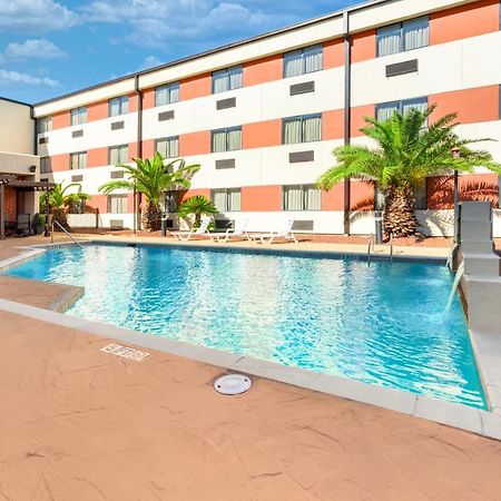 Hotel Ramada By Wyndham Houston Intercontinental Airport South Extérieur photo
