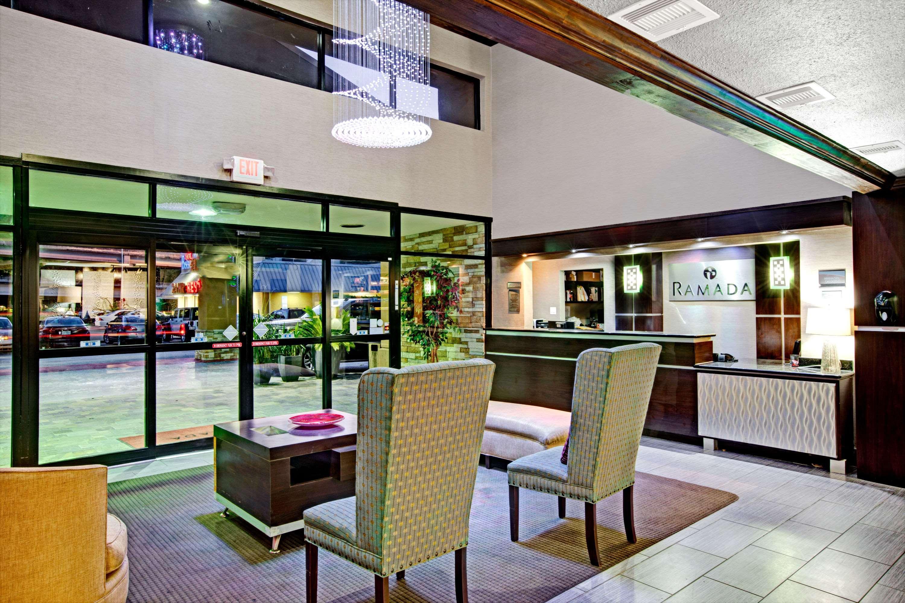 Hotel Ramada By Wyndham Houston Intercontinental Airport South Extérieur photo