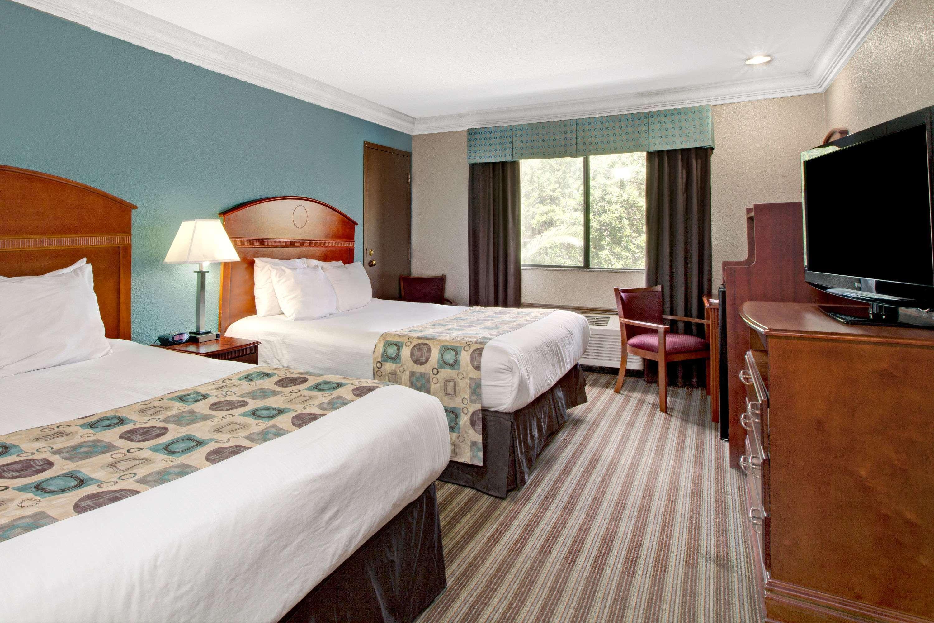 Hotel Ramada By Wyndham Houston Intercontinental Airport South Extérieur photo