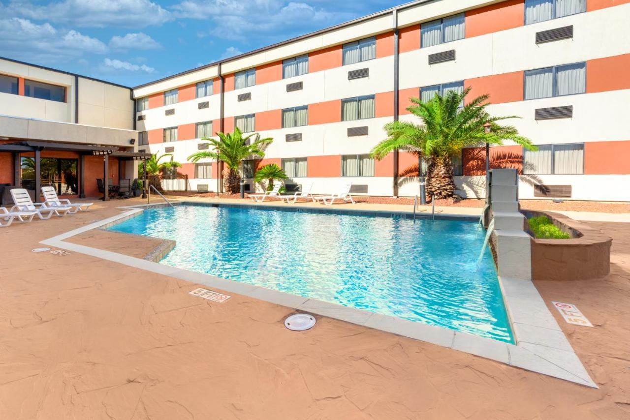 Hotel Ramada By Wyndham Houston Intercontinental Airport South Extérieur photo